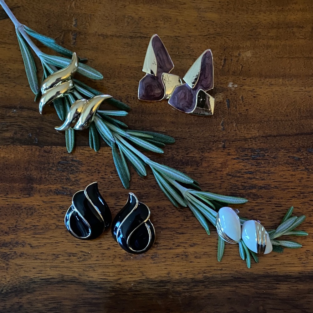 COSTUME, set of four vintage enamel Earrings